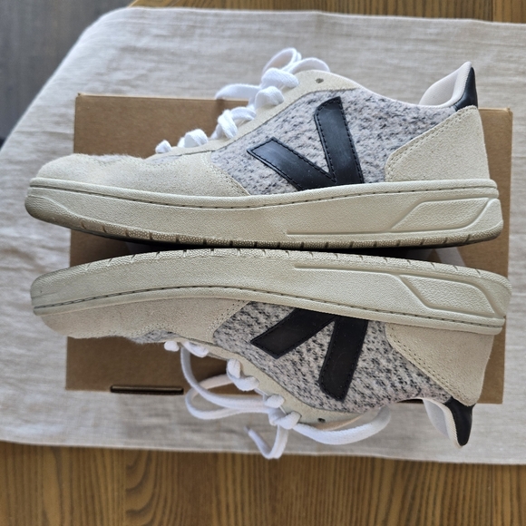 Veja V-10 Flannel in Snow/Black Size 8.5 US 40 EUR With Box - Picture 7 of 11